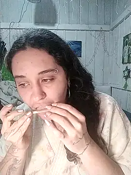 Snapshot of Fellyna chatting on 10/19/25, 03:45 Fellyna online show from 10/19/25, 03:45
