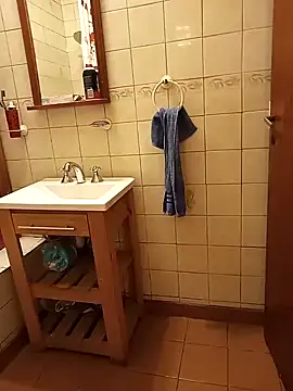 Snapshot of omeriz chatting on 02/24/25, 10:14 omeriz online show from 02/24/25, 10:14