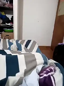 Snapshot of omeriz chatting on 10/15/25, 10:26 omeriz online show from 10/15/25, 10:26