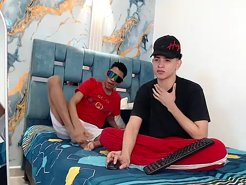 Snapshot of KING_OFF_BOYS chatting on 12/19/25, 01:51 KING OFF BOYS online show from 12/19/25, 01:51