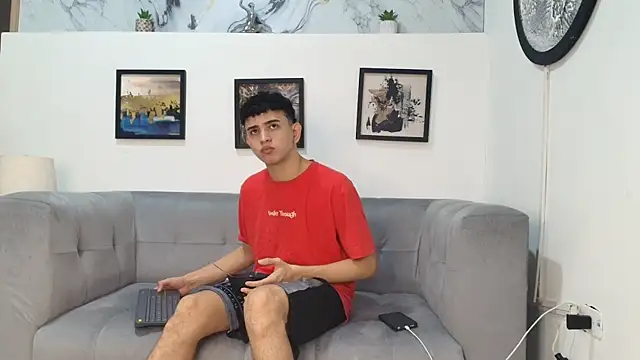 Snapshot of KING_OFF_BOYS chatting on 12/20/25, 01:07 KING OFF BOYS online show from 12/20/25, 01:07