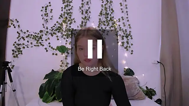 LaseyMoon online show from 03/17/25, 04:08