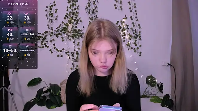 LaseyMoon online show from 03/19/25, 04:25