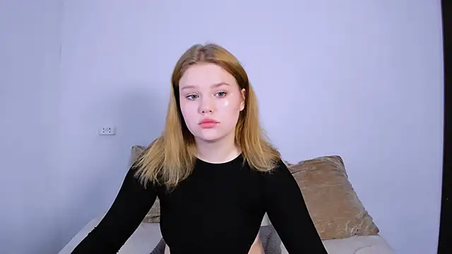 LaseyMoon online show from 10/21/25, 10:43