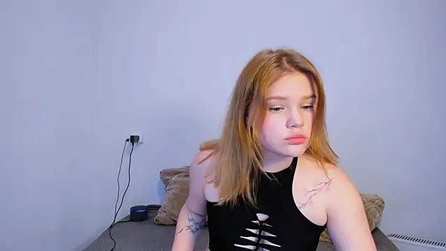 LaseyMoon online show from 11/02/25, 06:05