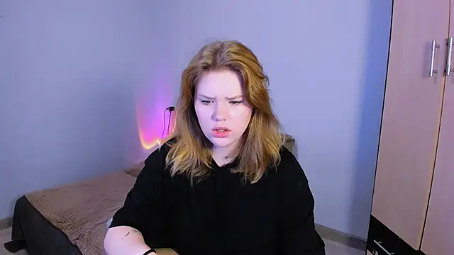 LaseyMoon online show from 11/08/25, 01:39