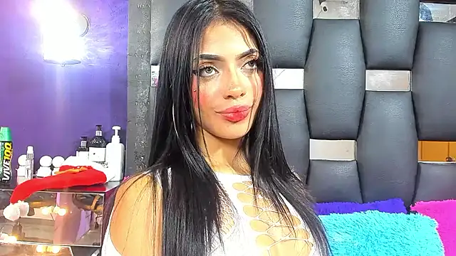 EMYCLARK01 online show from 11/26/25, 04:24