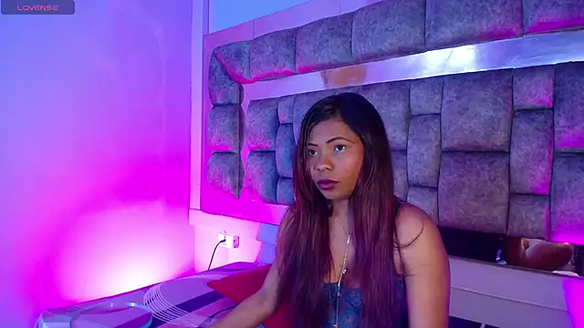 Agata Grubisic online show from 10/18/25, 03:31