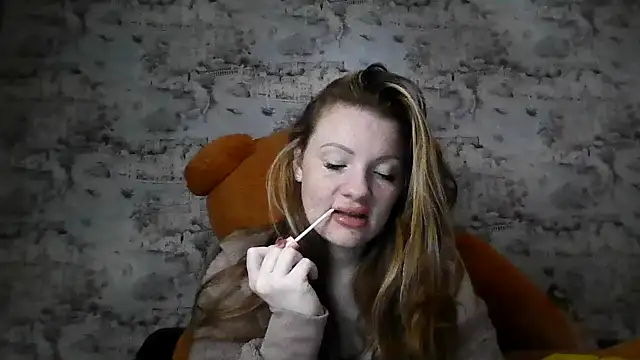 Eveline May online show from 12/15/25, 05:28