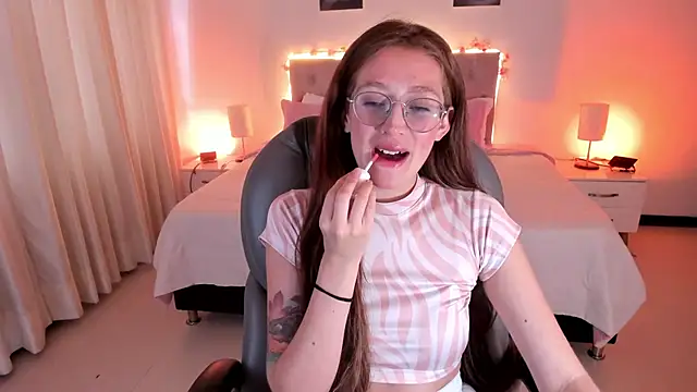 Emily Warren  online show from 10/07/25, 07:33