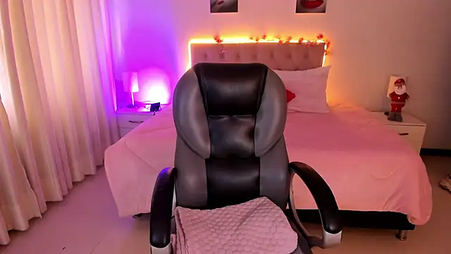 Emily Warren  online show from 11/24/25, 07:46