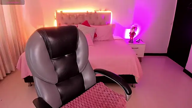 Emily Warren  online show from 12/20/25, 07:43