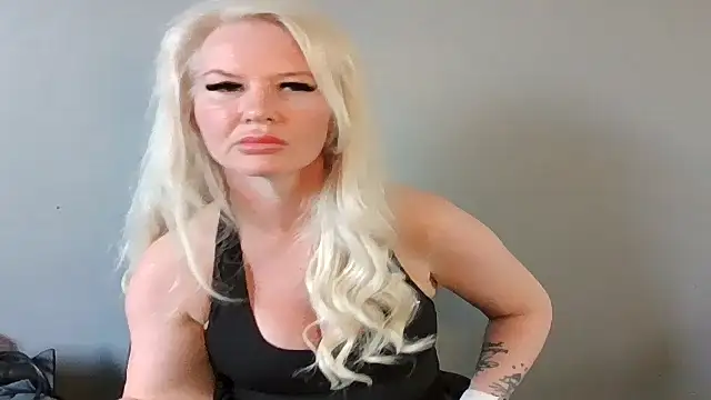 Snapshot of Blonde-Grace chatting on 05/12/26, 02:58 Blonde-Grace online show from 05/12/26, 02:58