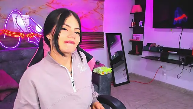 Snapshot of Cloe_roouse chatting on 05/31/26, 01:47 Cloe roouse online show from 05/31/26, 01:47