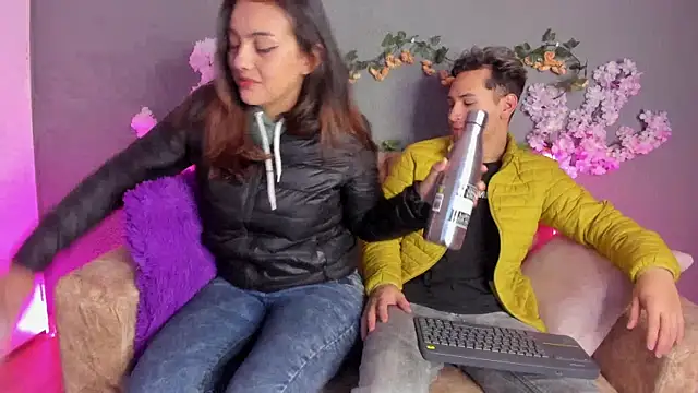 Snapshot of April_Nick299 chatting on 03/06/25, 01:27 April Nick299 online show from 03/06/25, 01:27