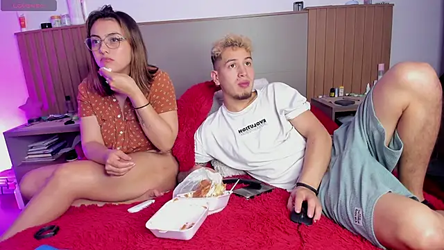 Snapshot of April_Nick299 chatting on 09/10/25, 10:21 April Nick299 online show from 09/10/25, 10:21