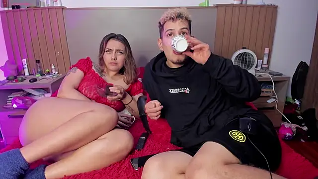 Snapshot of April_Nick299 chatting on 09/25/25, 03:43 April Nick299 online show from 09/25/25, 03:43