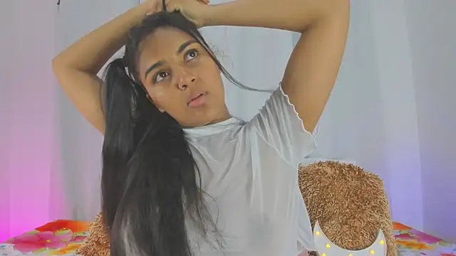 Snapshot of Melodymoore_ chatting on 06/19/26, 11:30 Melodymoore online show from 06/19/26, 11:30