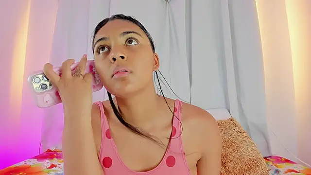 Snapshot of Melodymoore_ chatting on 07/11/26, 01:19 Melodymoore online show from 07/11/26, 01:19