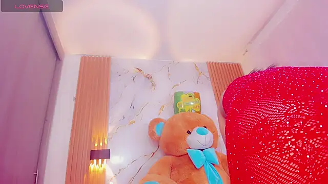 Snapshot of ValeriCardenas chatting on 03/16/25, 02:44 ValeriCardenas online show from 03/16/25, 02:44