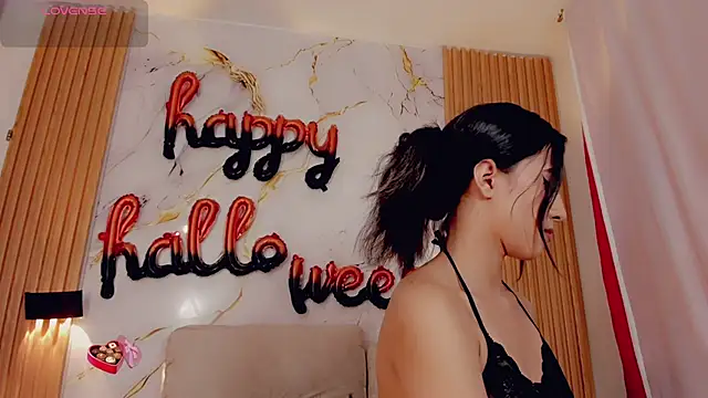 Snapshot of ValeriCardenas chatting on 10/04/25, 12:41 ValeriCardenas online show from 10/04/25, 12:41