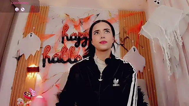 Snapshot of ValeriCardenas chatting on 10/24/25, 01:03 ValeriCardenas online show from 10/24/25, 01:03