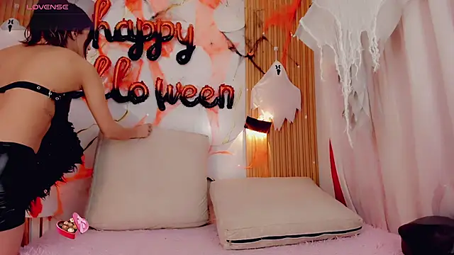 Snapshot of ValeriCardenas chatting on 10/26/25, 12:27 ValeriCardenas online show from 10/26/25, 12:27