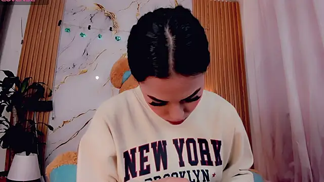 ValeriCardenas online show from 04/19/26, 02:22