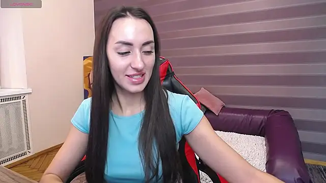 Snapshot of JenniferStone chatting on 10/28/25, 07:56 JenniferStone online show from 10/28/25, 07:56