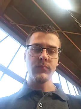 luckyluuk25 online show from 03/04/26, 12:22