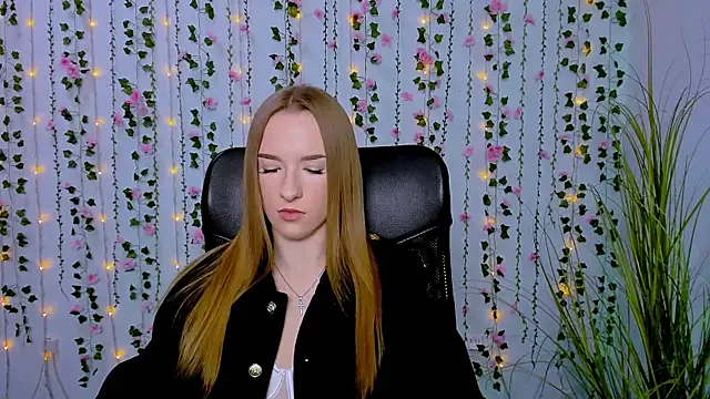 Snapshot of doll_vey chatting on 03/04/25, 12:33 doll vey online show from 03/04/25, 12:33