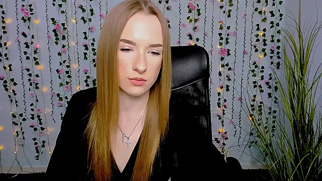 Snapshot of doll_vey chatting on 03/07/25, 03:39 doll vey online show from 03/07/25, 03:39