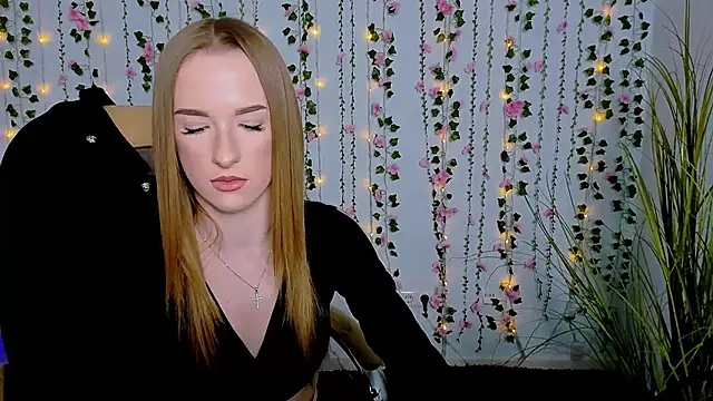 Snapshot of doll_vey chatting on 03/09/25, 12:42 doll vey online show from 03/09/25, 12:42