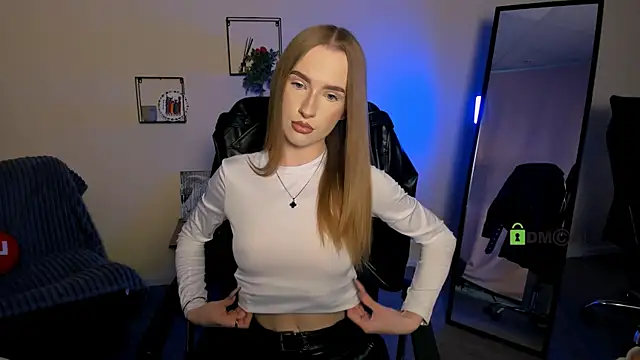 Snapshot of doll_vey chatting on 09/26/25, 07:29 doll vey online show from 09/26/25, 07:29