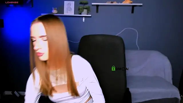 Snapshot of doll_vey chatting on 10/19/25, 07:14 doll vey online show from 10/19/25, 07:14