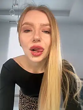 Snapshot of EvaBrooklyn chatting on 03/13/25, 11:41 EvaBrooklyn online show from 03/13/25, 11:41