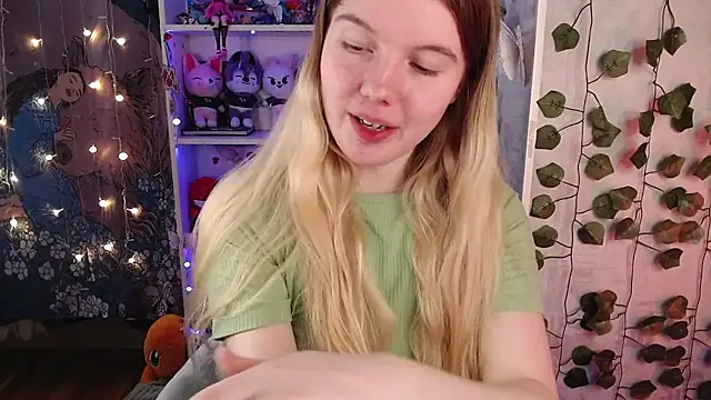 Strawberry juli online show from 02/27/25, 05:24