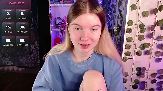 Strawberry juli online show from 03/22/25, 01:22