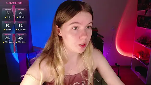 Strawberry juli online show from 10/07/25, 11:29