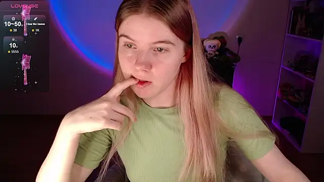 Strawberry juli online show from 02/15/26, 04:31