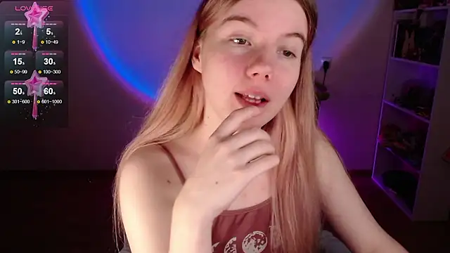 Strawberry juli online show from 02/21/26, 02:12