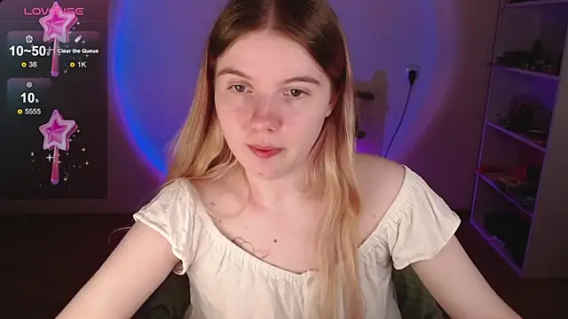 Strawberry juli online show from 05/01/26, 11:59