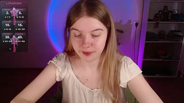 Snapshot of Strawberry_juli chatting on 05/07/26, 10:42 Strawberry juli online show from 05/07/26, 10:42