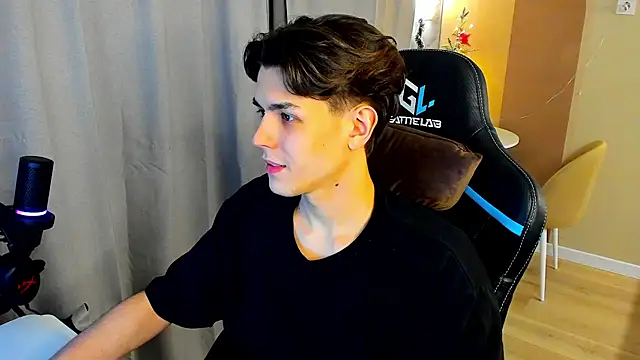 TravisRevas online show from 12/16/25, 04:34