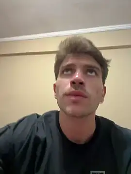 Snapshot of shuki0101 chatting on 03/15/25, 08:04 shuki0101 online show from 03/15/25, 08:04