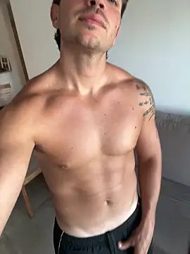 Snapshot of shuki0101 chatting on 03/16/26, 07:40 shuki0101 online show from 03/16/26, 07:40