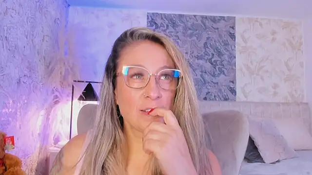 Liannaa  online show from 10/30/25, 07:58