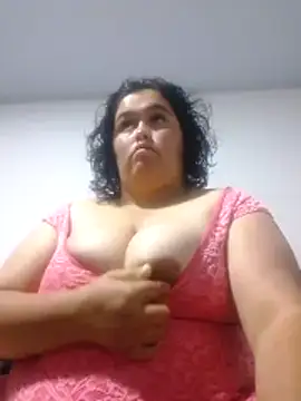 Snapshot of Lucecita03 chatting on 06/16/26, 02:36 Lucecita03 online show from 06/16/26, 02:36