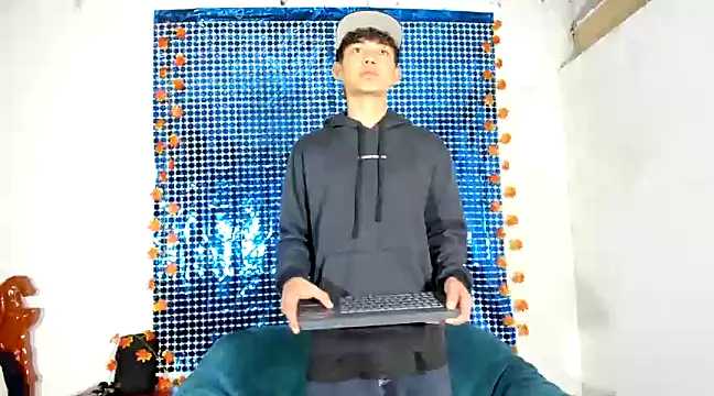 Snapshot of Maxxi_hot23 chatting on 02/26/25, 01:43 Maxxi hot23 online show from 02/26/25, 01:43