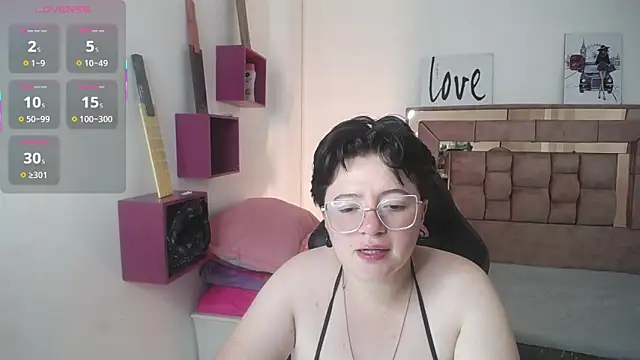Snapshot of safyka chatting on 09/29/25, 02:38 safyka online show from 09/29/25, 02:38